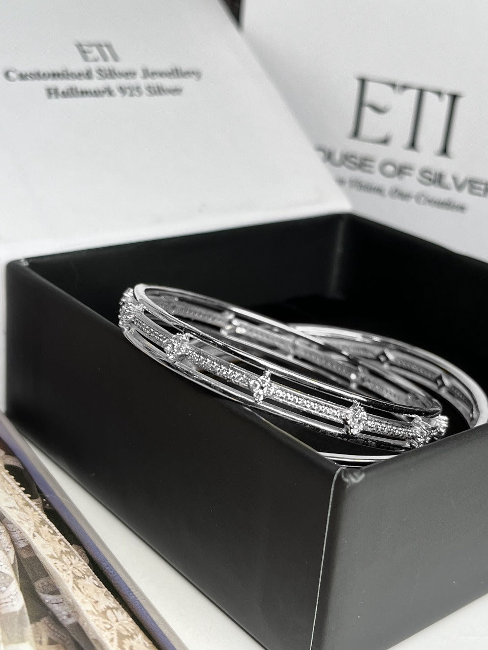 Aradhya Diamond Bangles