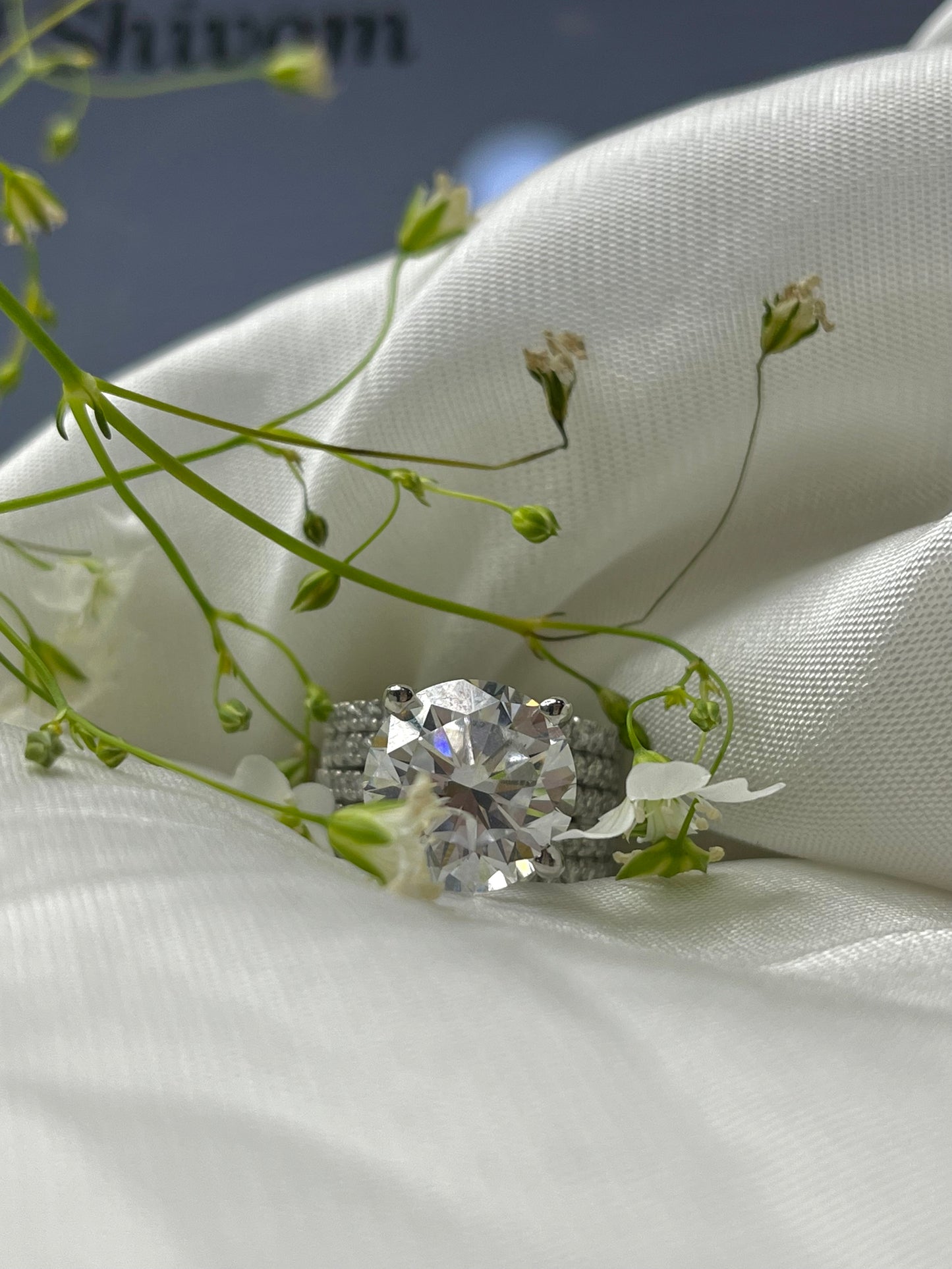 Crested Diamond Band Ring