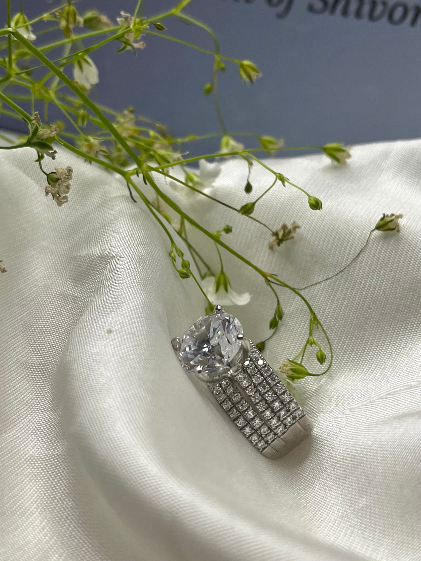Crested Diamond Band Ring