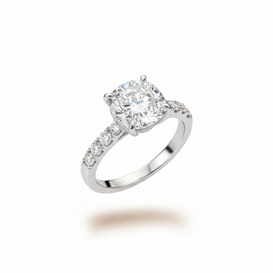 Solitaire Luxe Ring - Moissanite