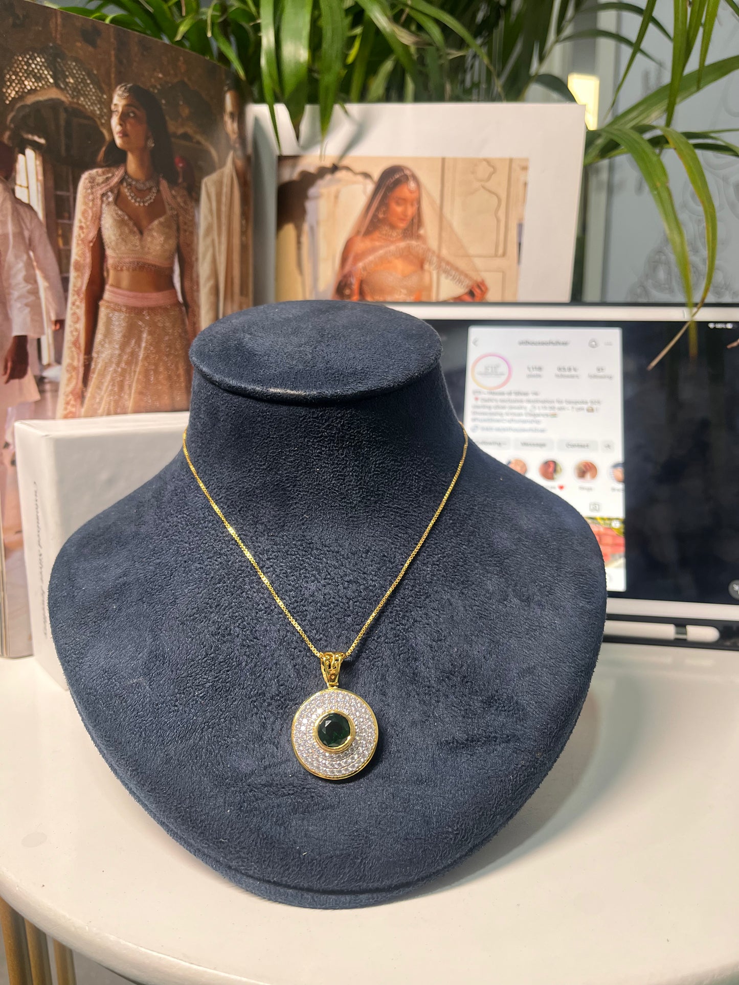 Green Aura pendant chain
