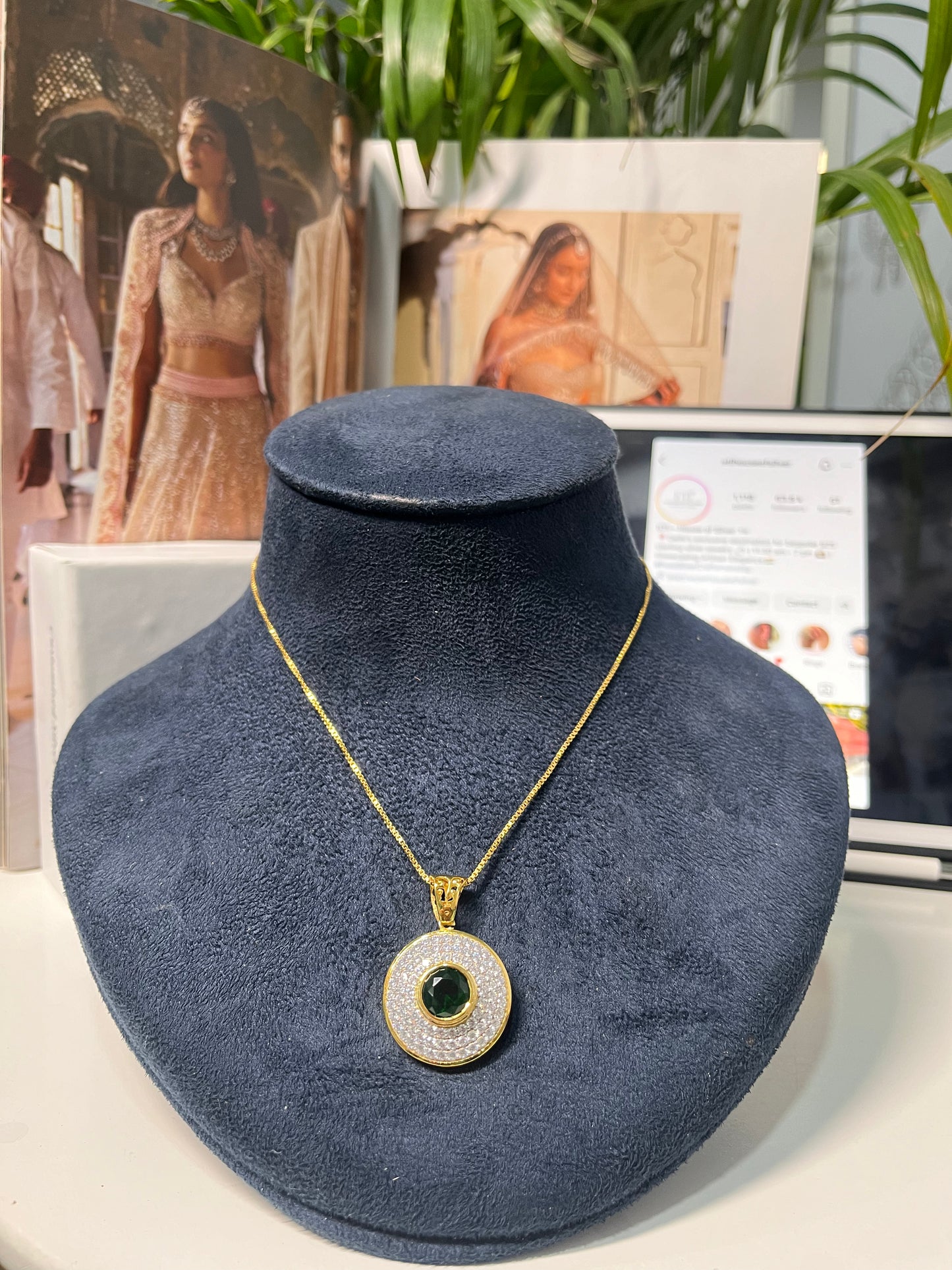 Green Aura pendant chain