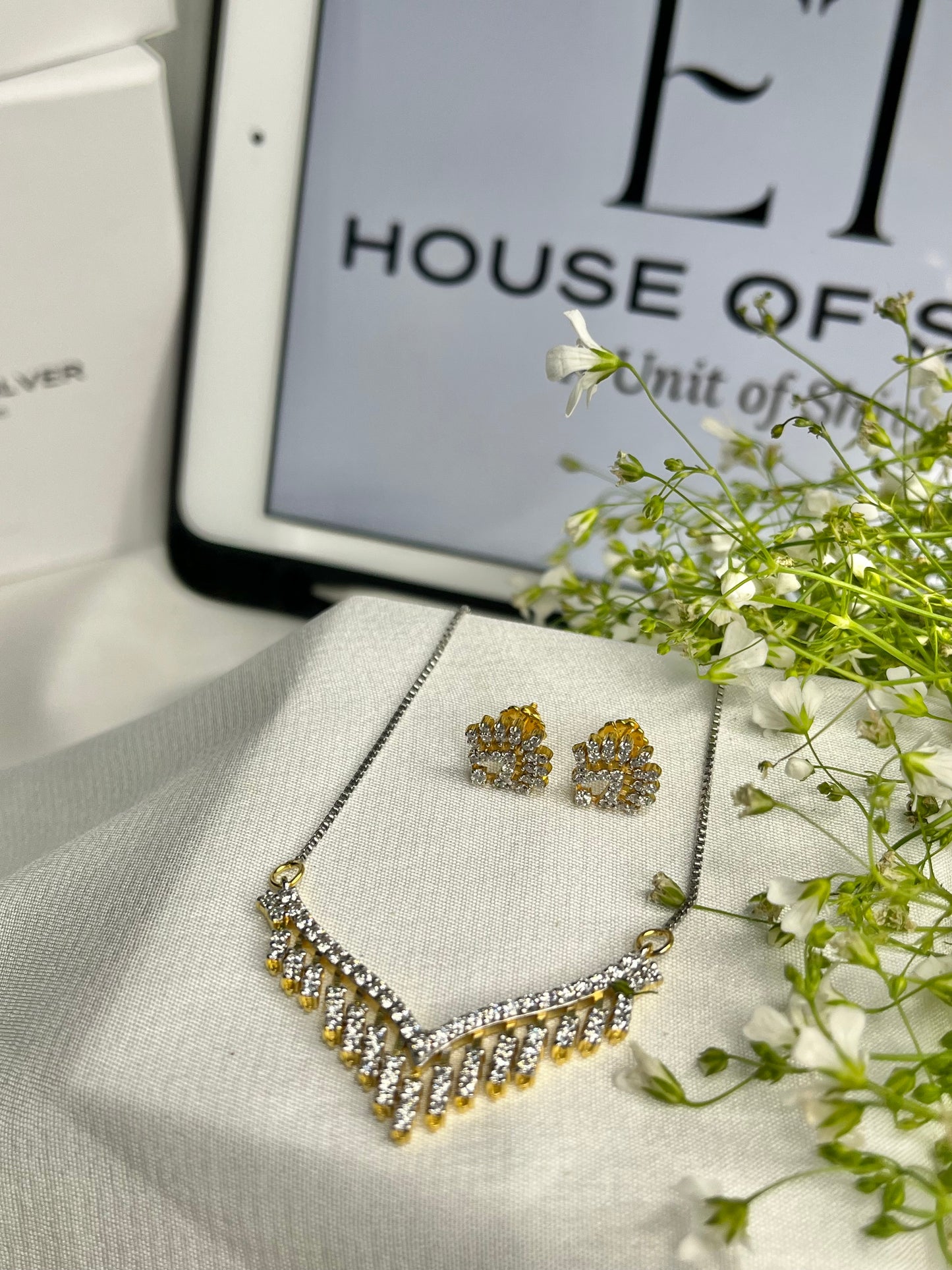 Diamond V-Shape Set