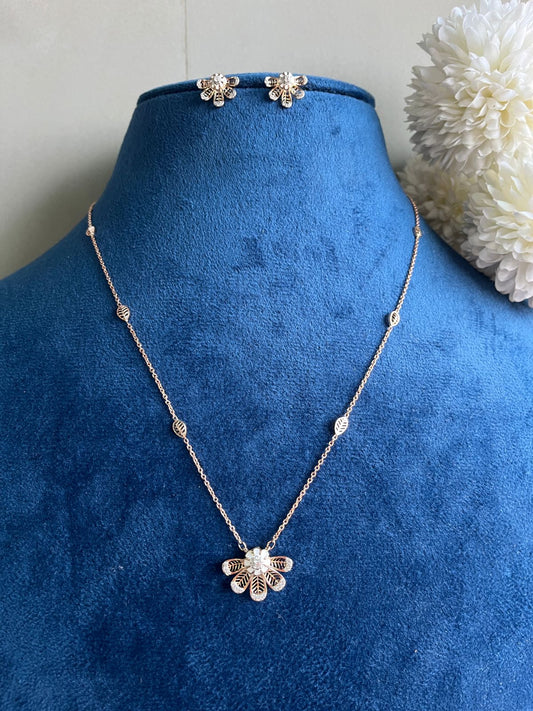 Ardh Pushp Pendant set