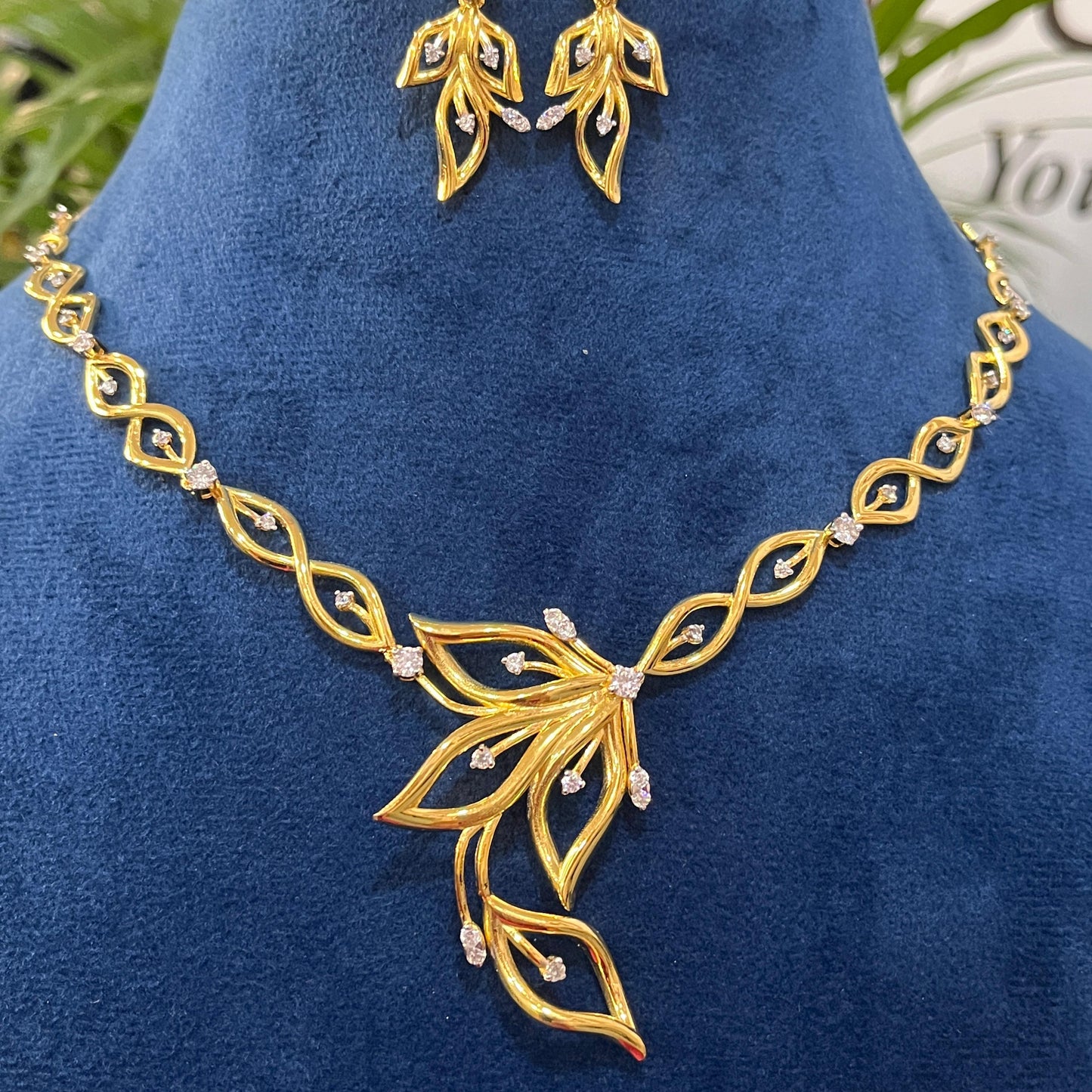 Leafy Glam Necklace