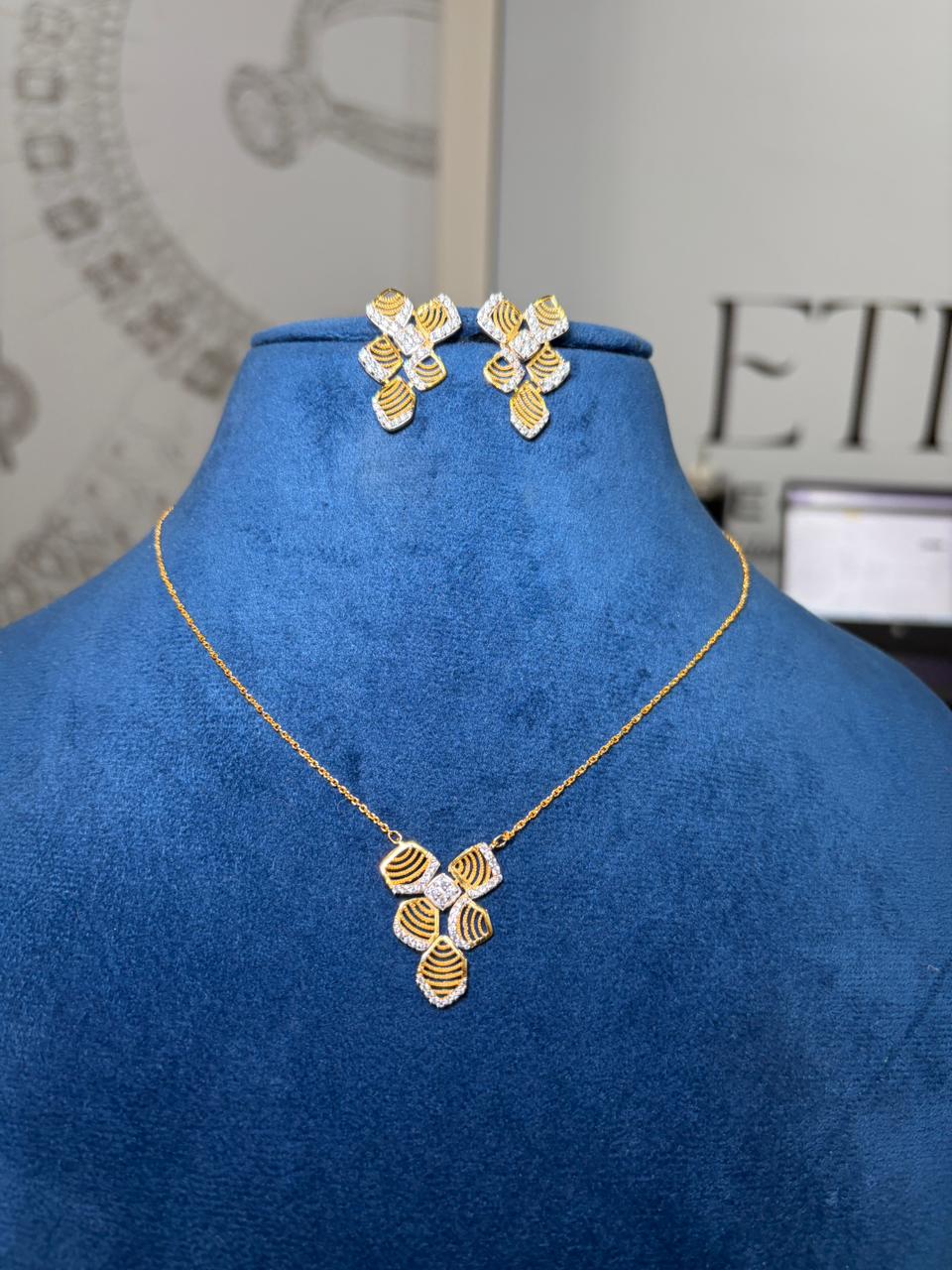 Petal Glow Pendant Set