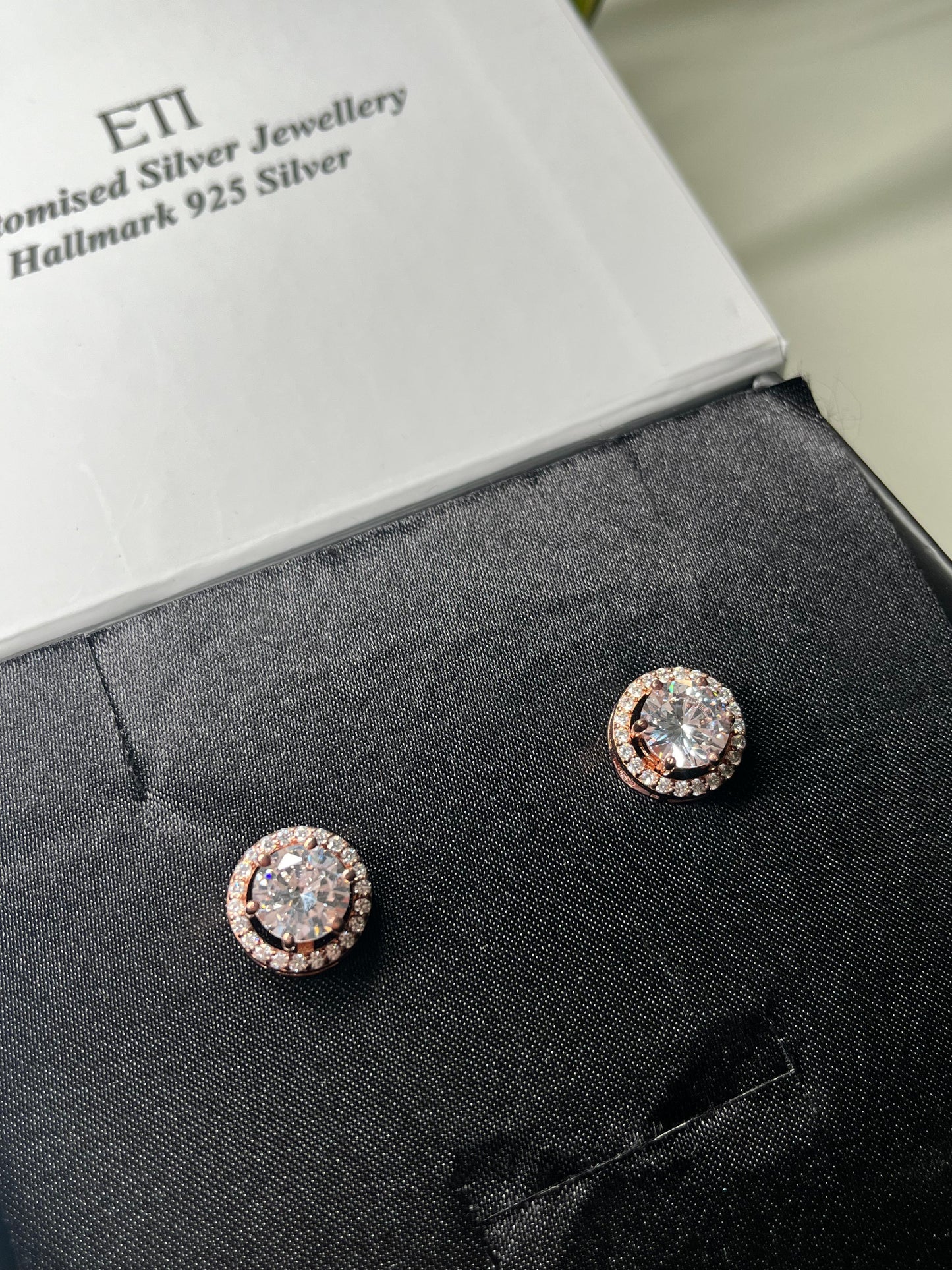 Detachable Earrings - 2 carats
