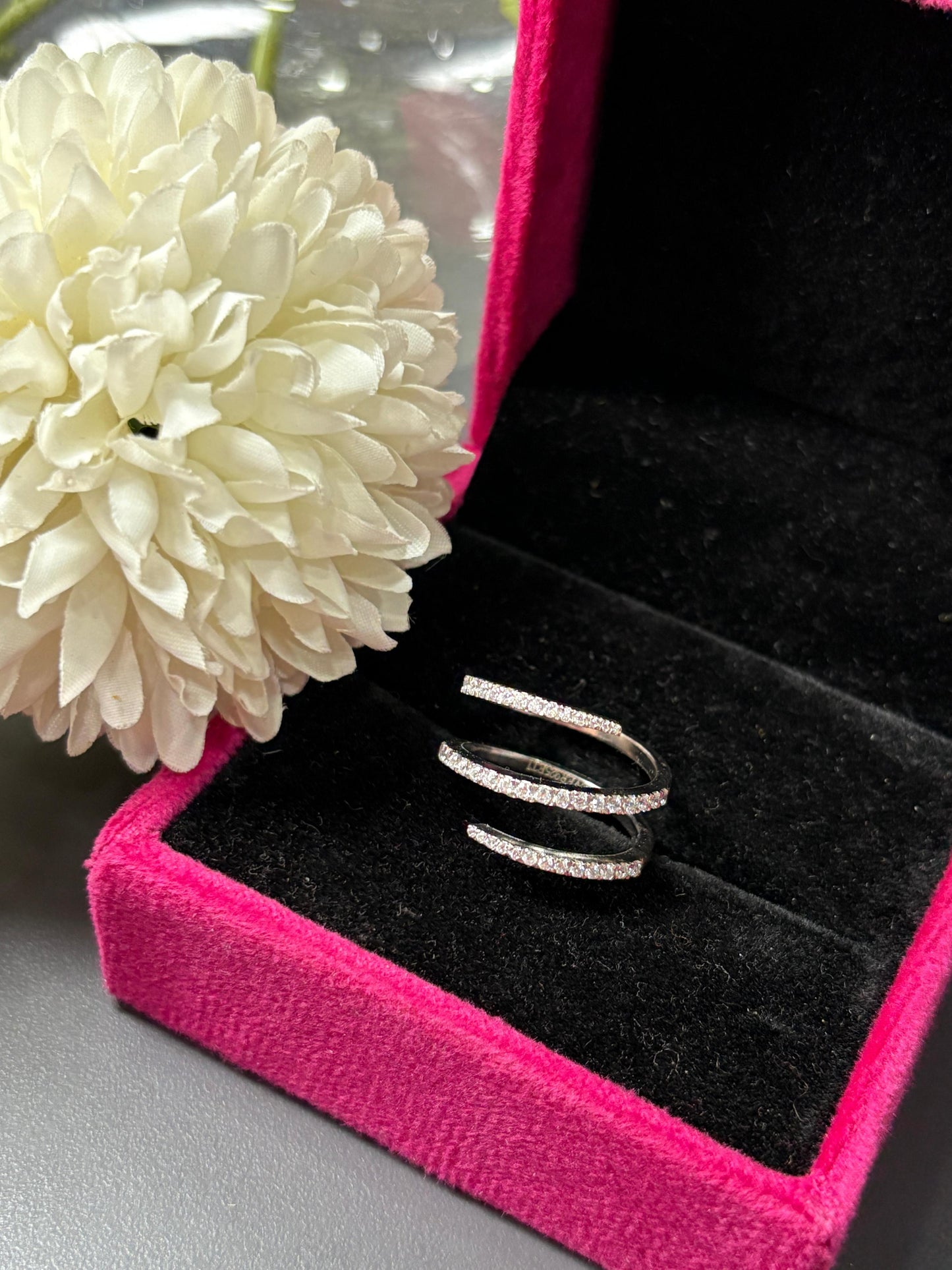 Diamond spiral ring