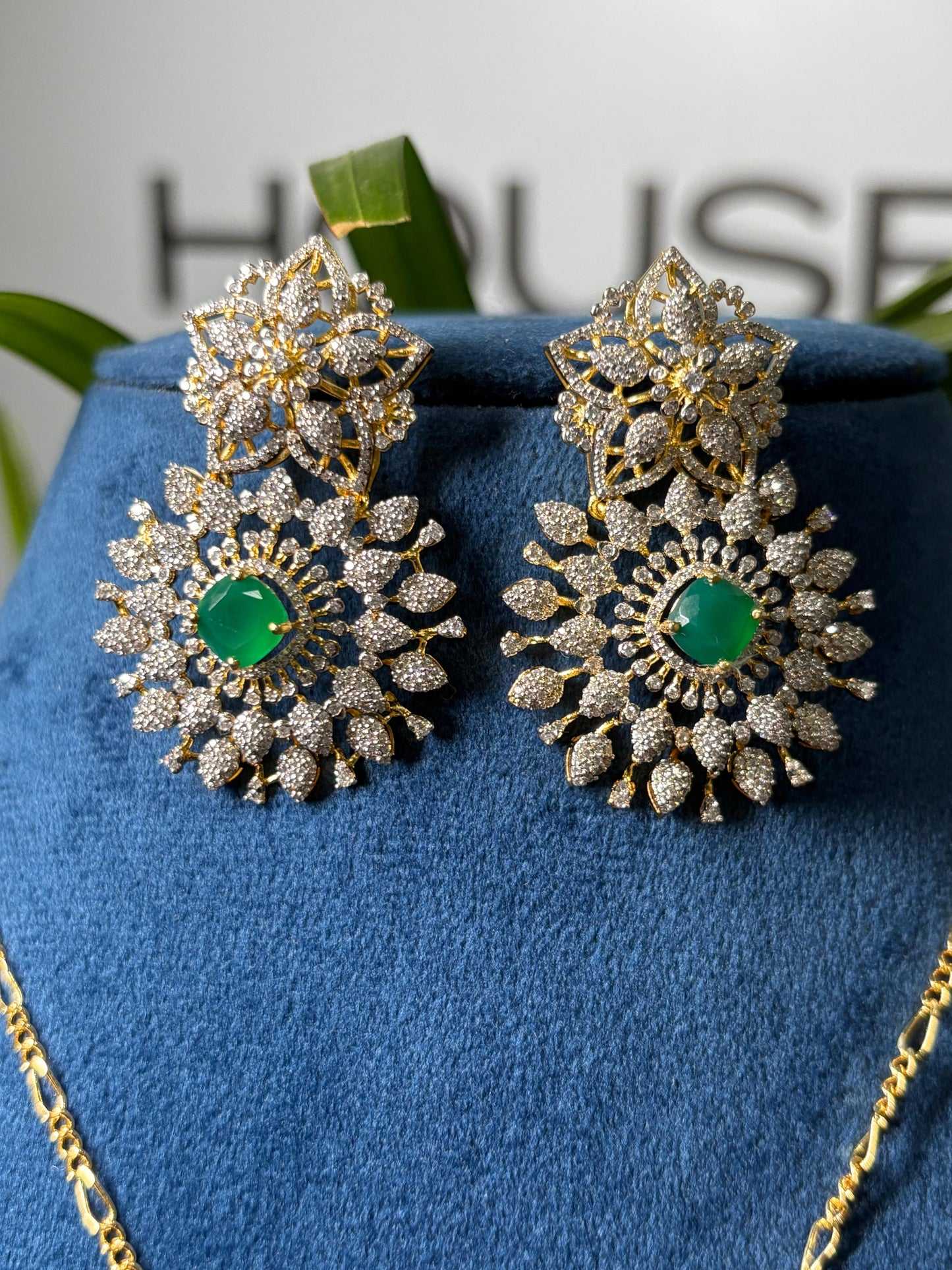 Royal Legacy Pendant Set