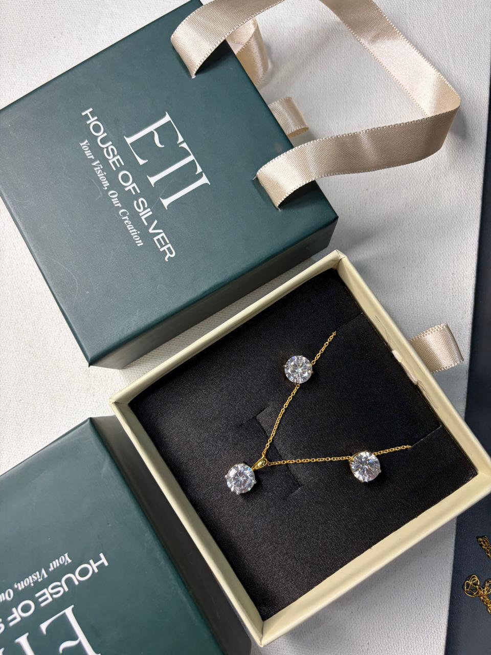 Solitaire Pendant Set