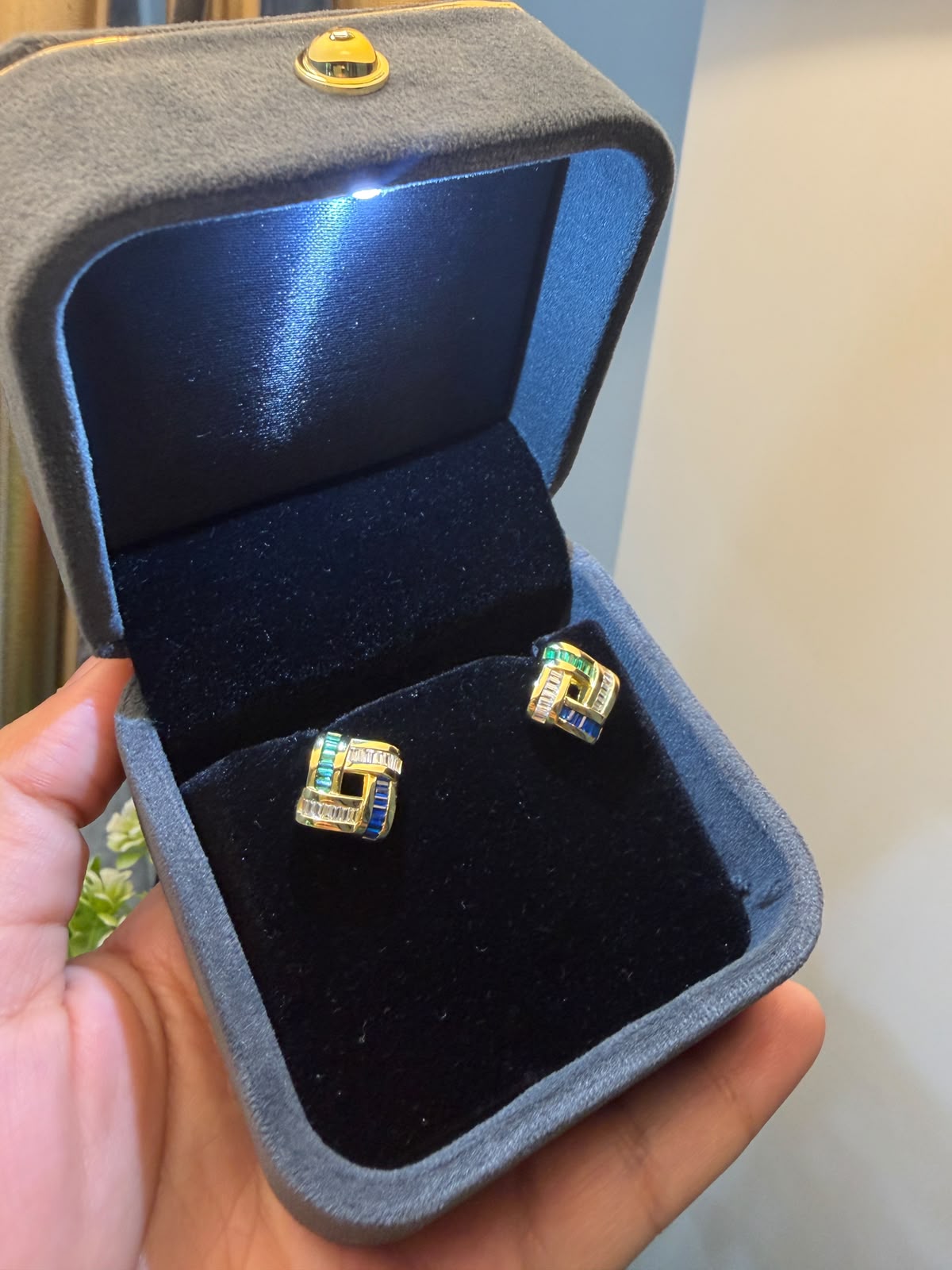 Knot channel earrings