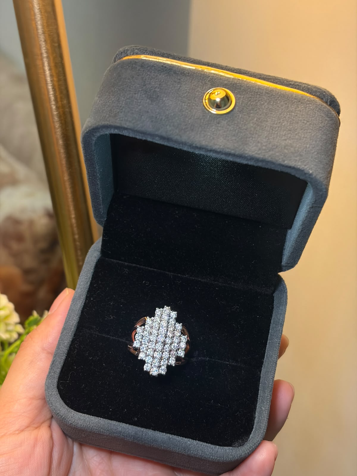 Mia ring