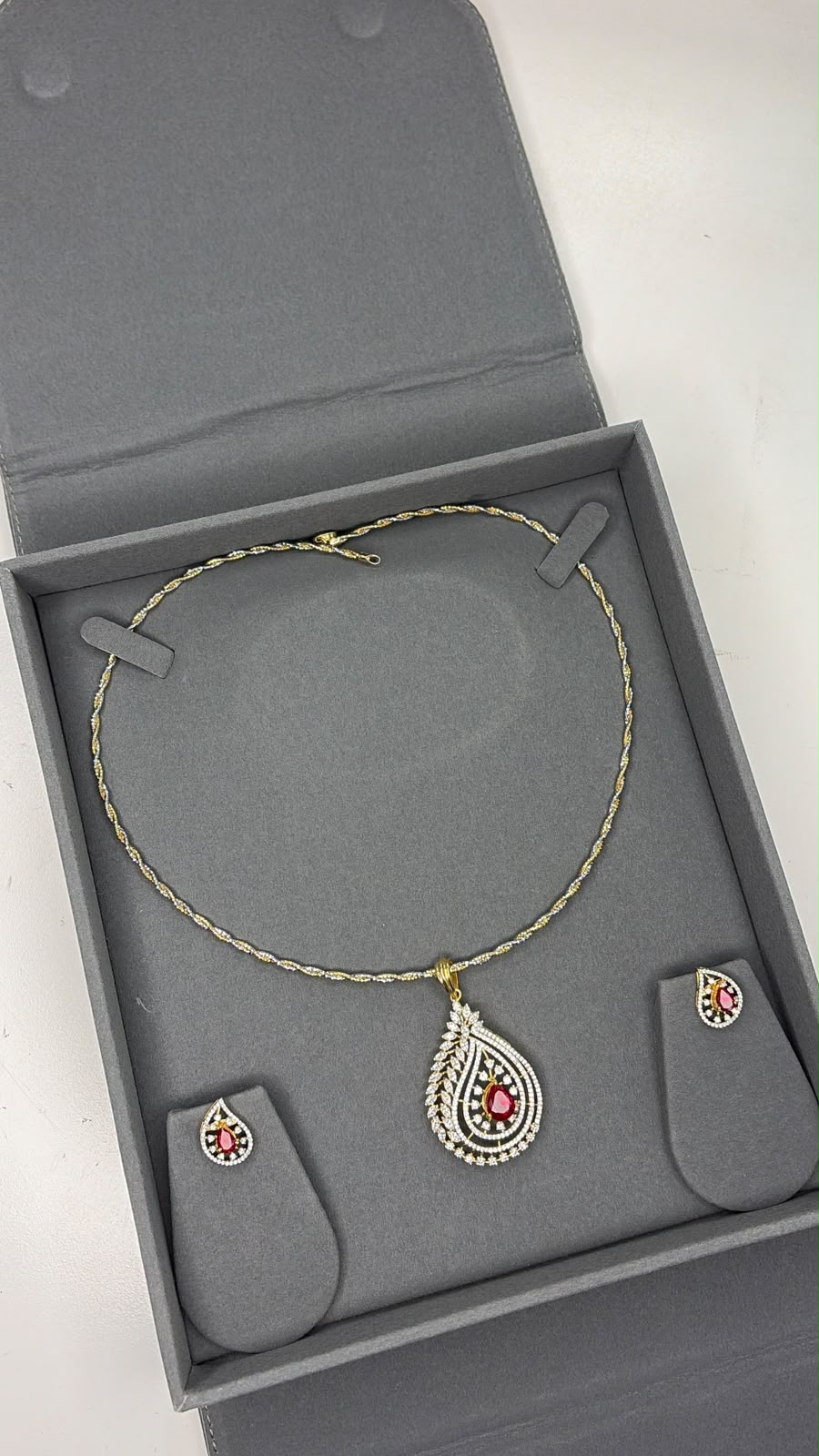 The Switch Necklace