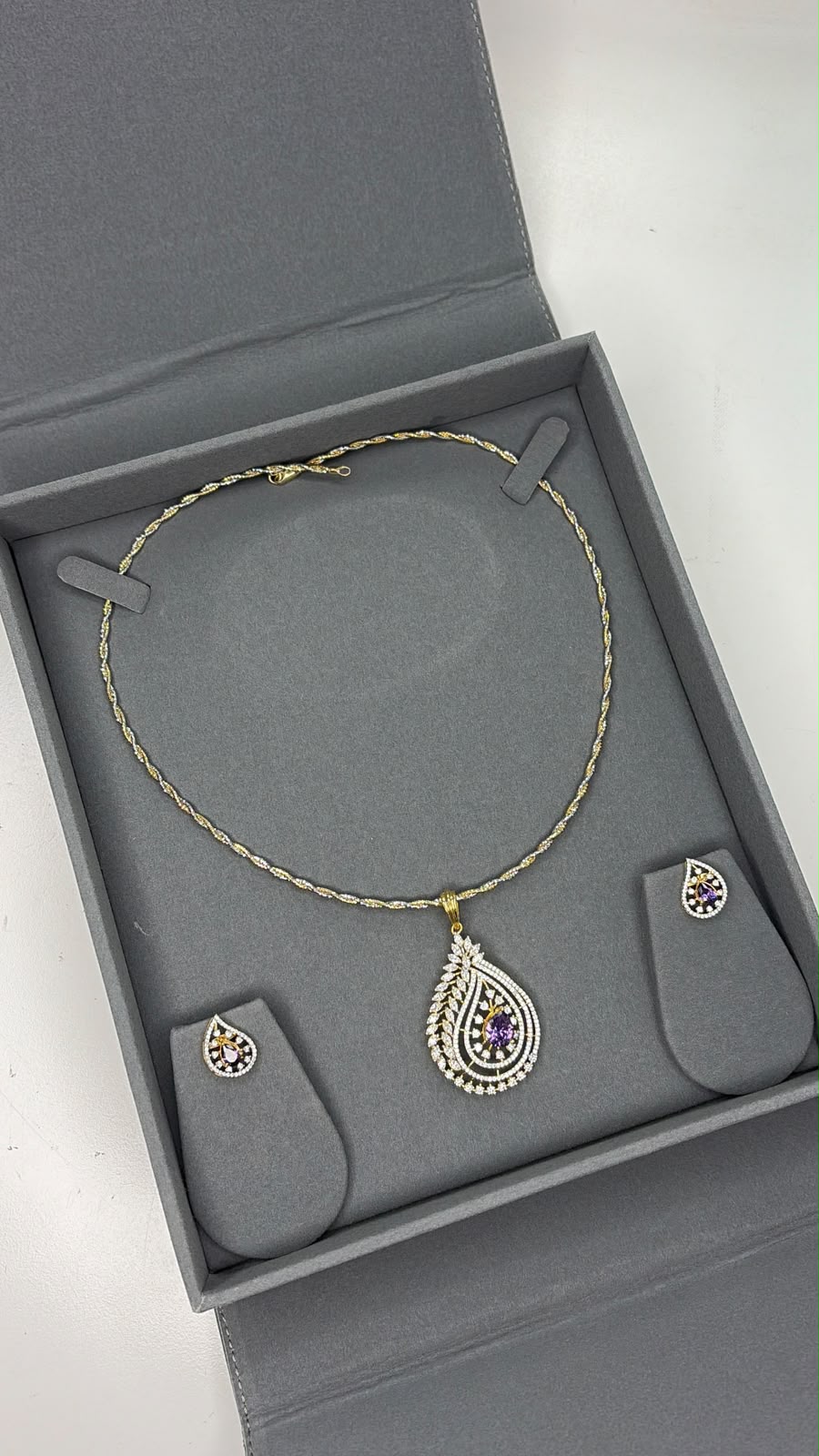 The Switch Necklace