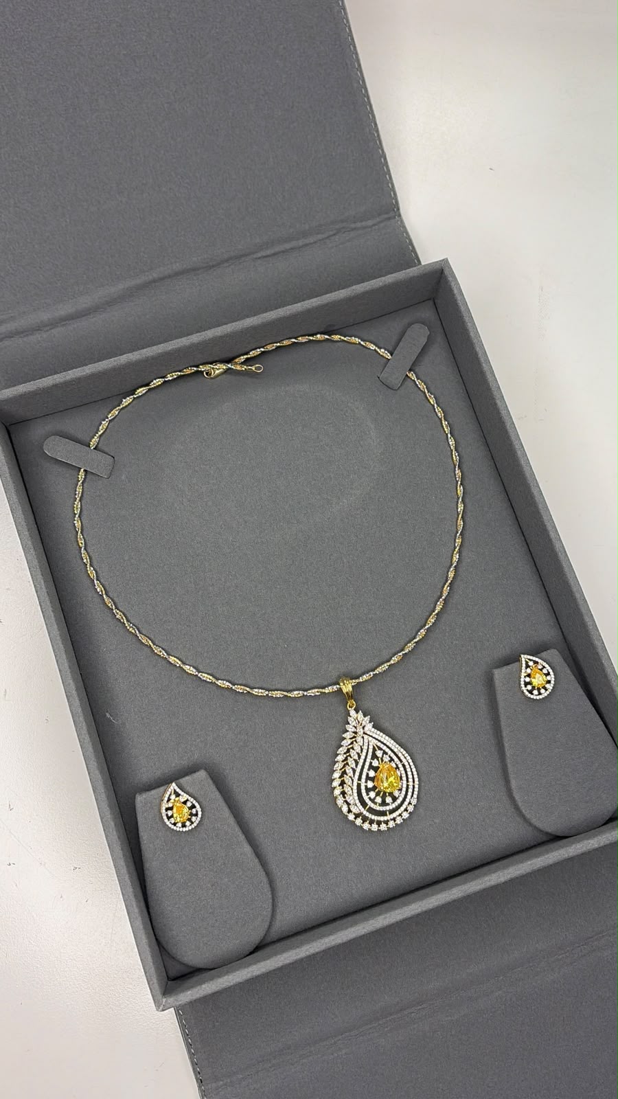 The Switch Necklace