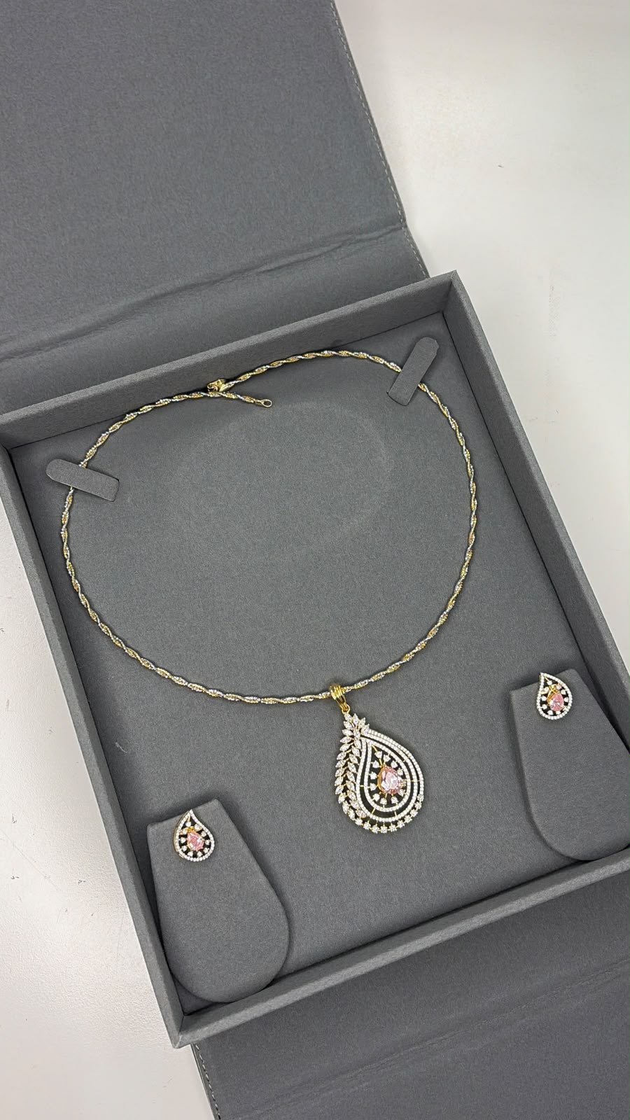 The Switch Necklace