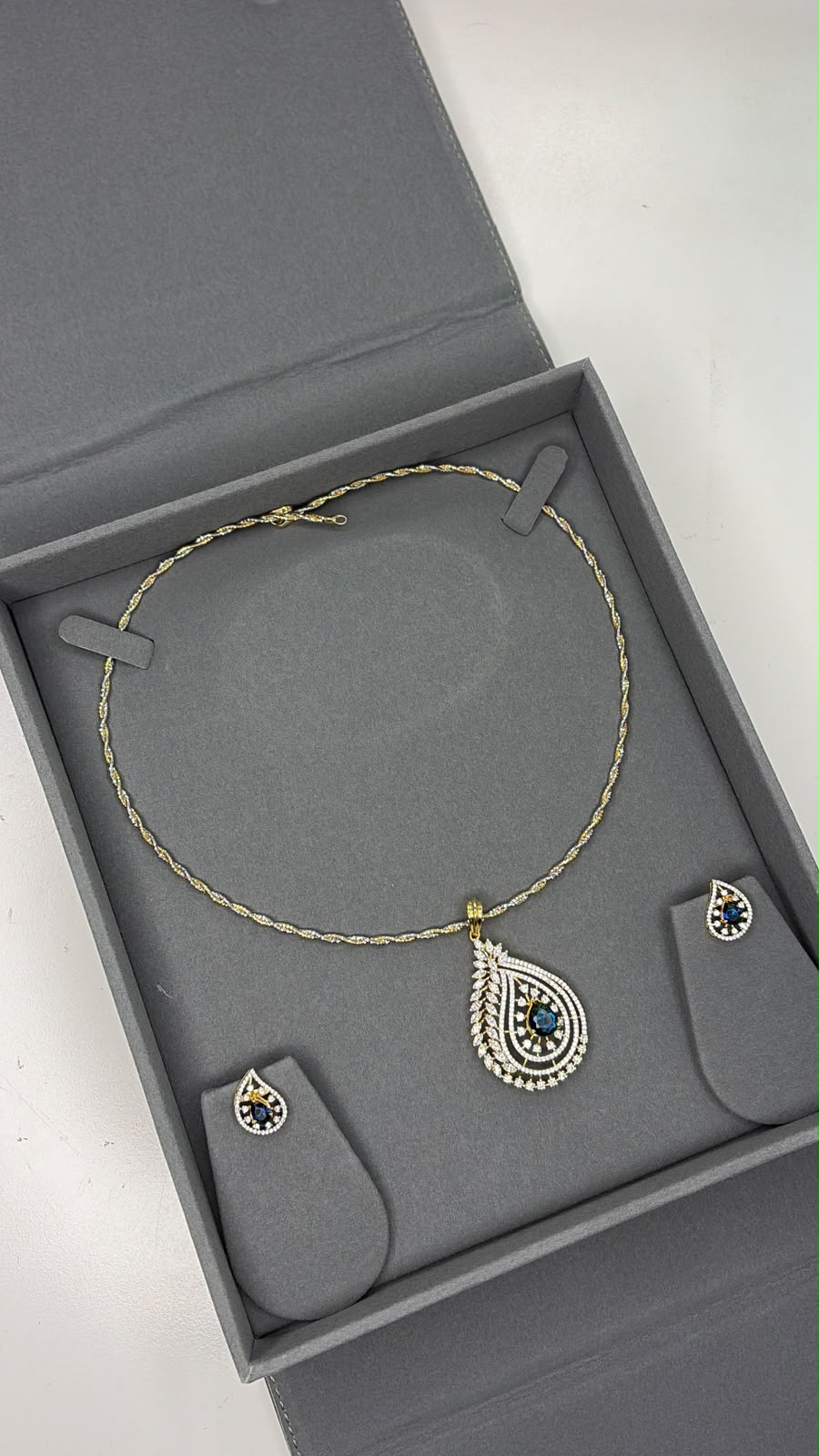 The Switch Necklace