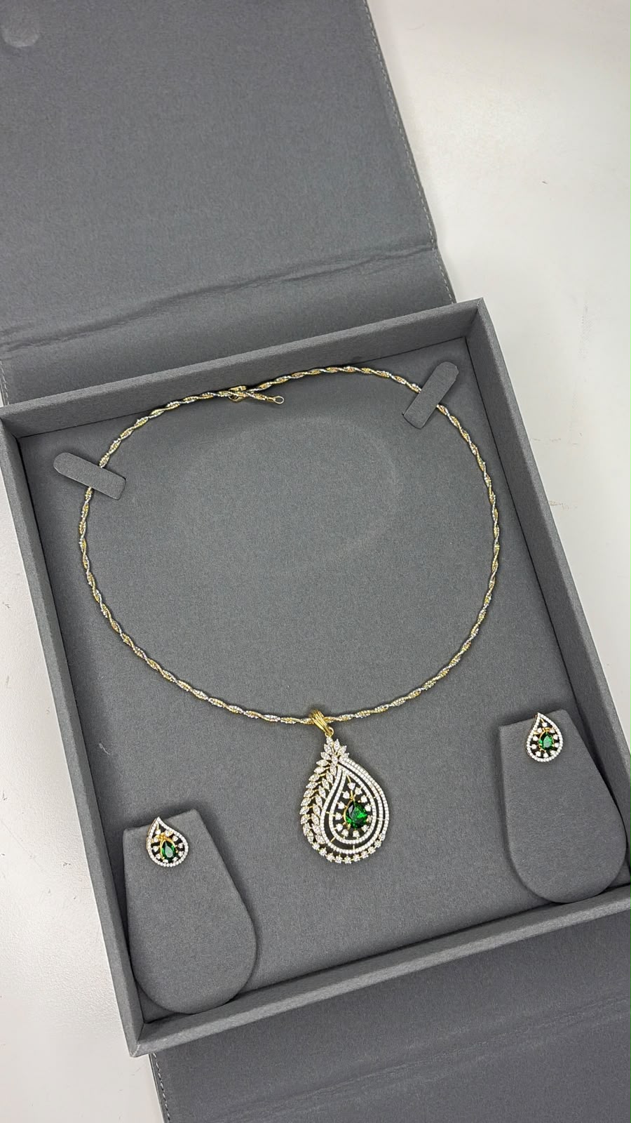 The Switch Necklace
