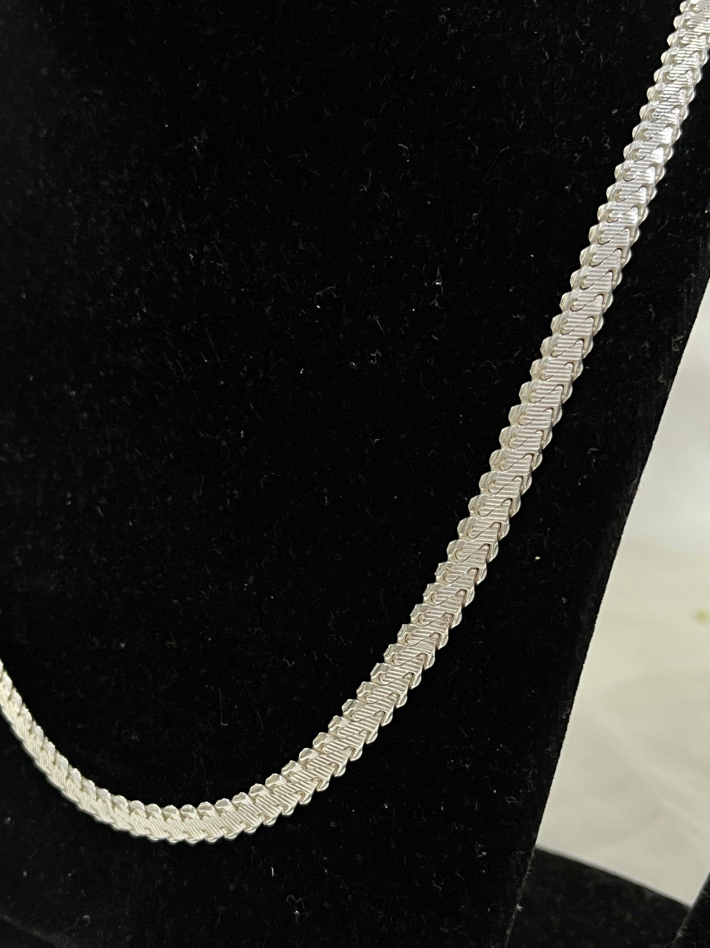 Herringbone Chain